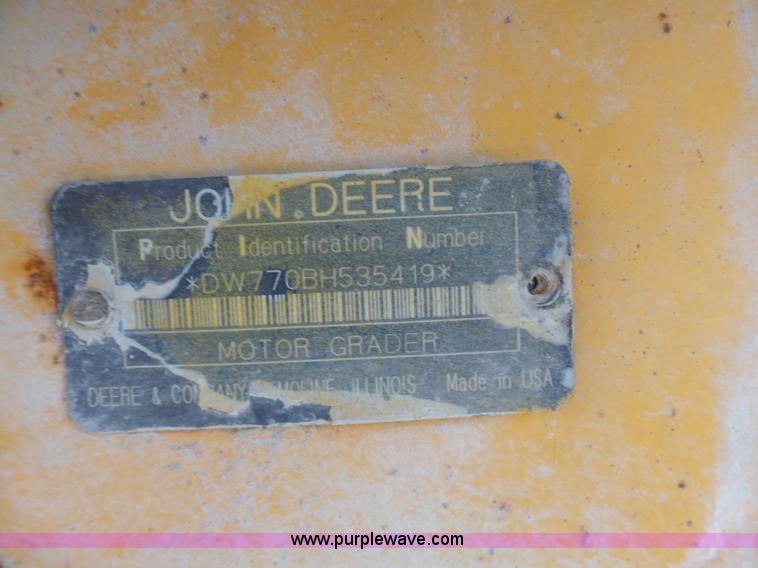 image for item L3694 1992 John Deere 770BH motor grader