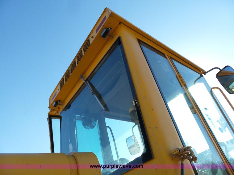 image for item L3694 1992 John Deere 770BH motor grader