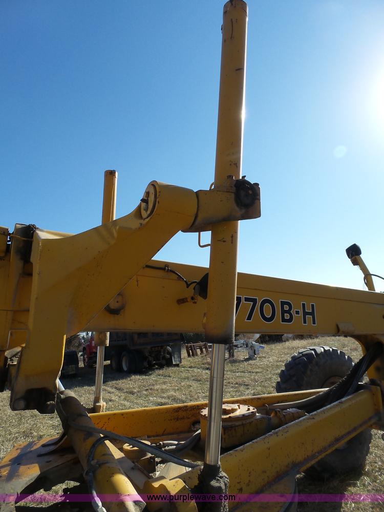 image for item L3694 1992 John Deere 770BH motor grader
