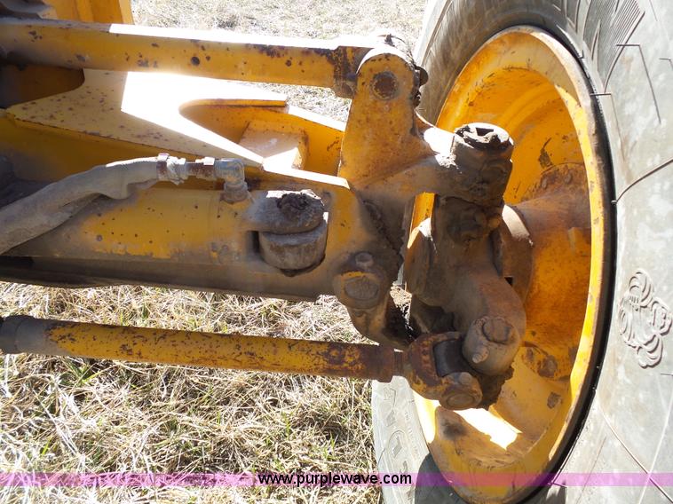 image for item L3694 1992 John Deere 770BH motor grader