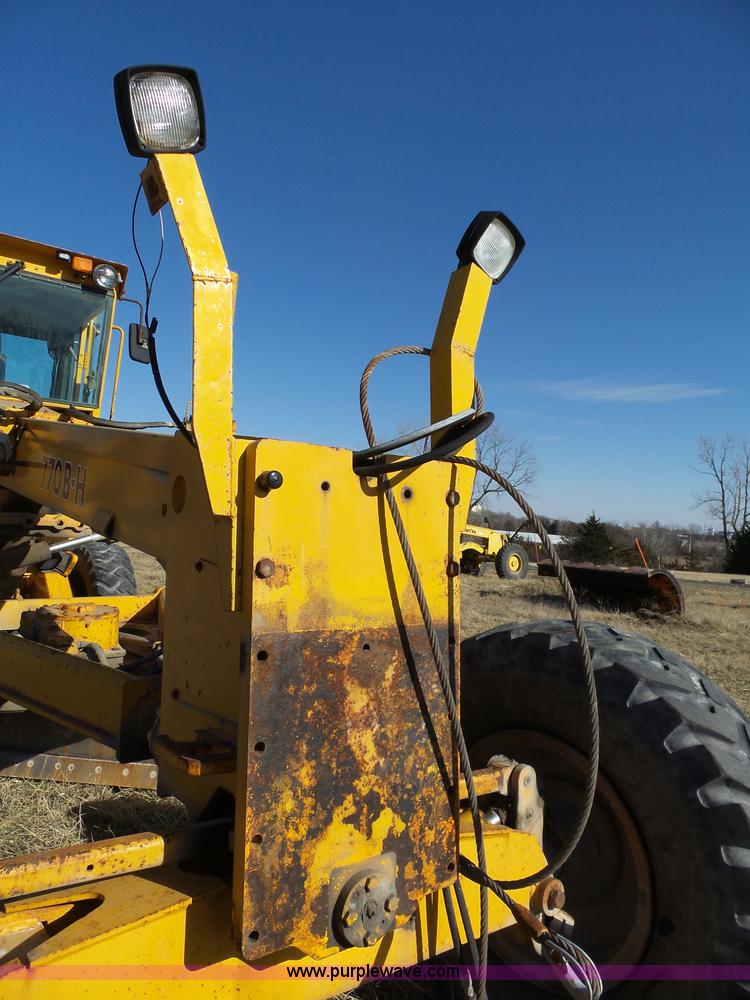 image for item L3694 1992 John Deere 770BH motor grader