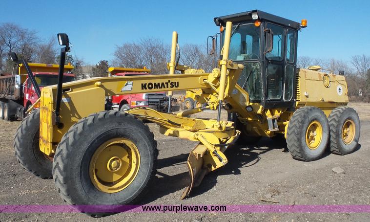 image for item L3695 2003 Komatsu GD650A motor grader