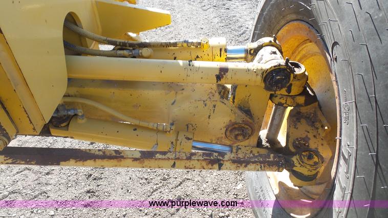 image for item L3695 2003 Komatsu GD650A motor grader