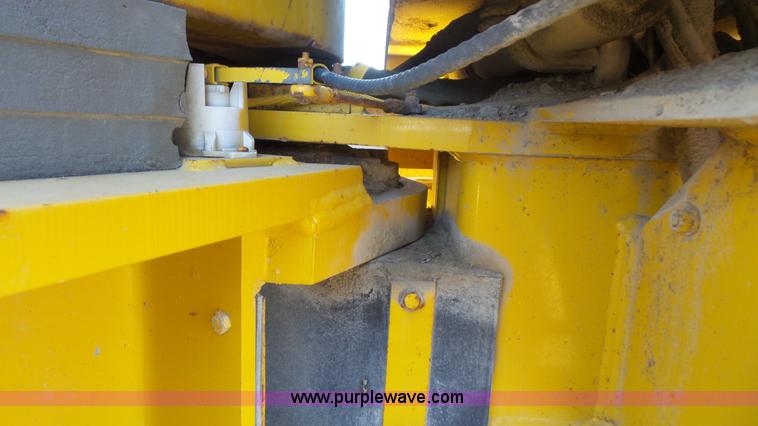 image for item L3695 2003 Komatsu GD650A motor grader