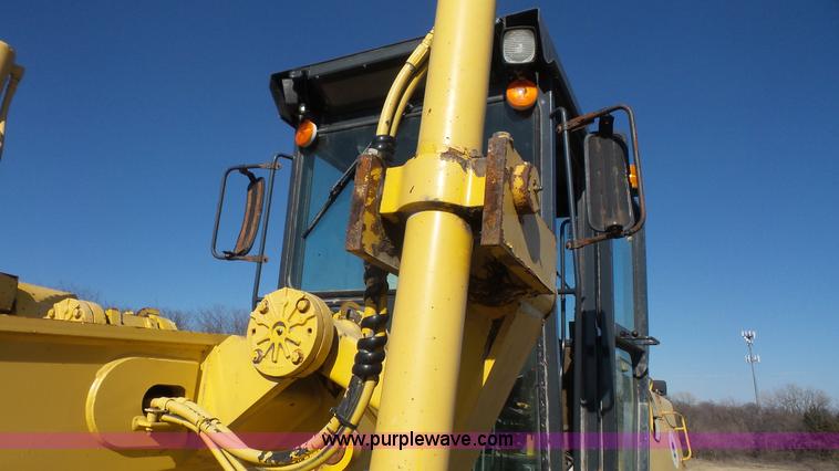 image for item L3695 2003 Komatsu GD650A motor grader
