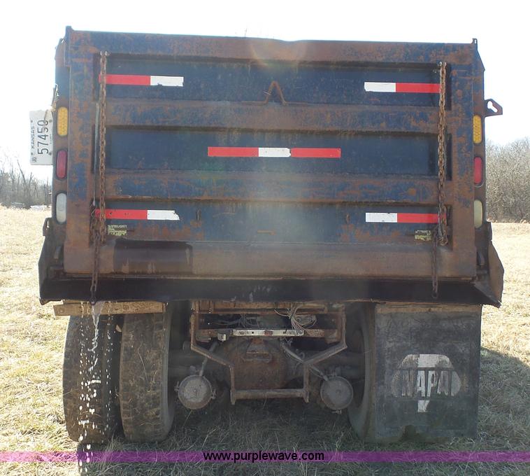 image for item L3696 2002 International F4900 dump truck