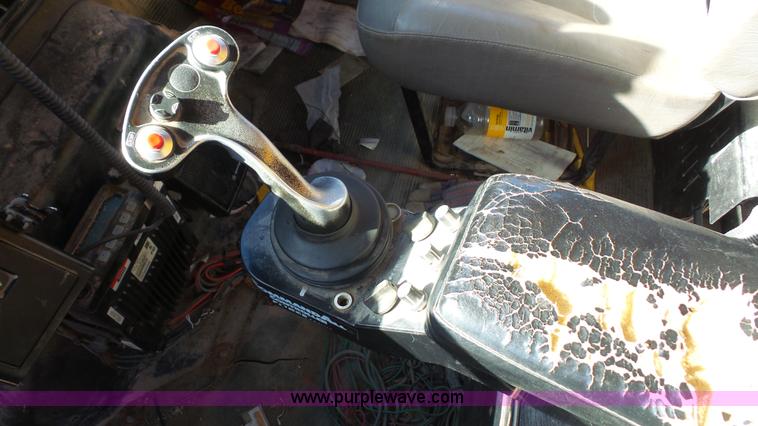 image for item L3696 2002 International F4900 dump truck