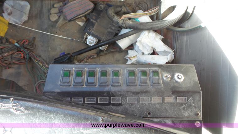 image for item L3696 2002 International F4900 dump truck