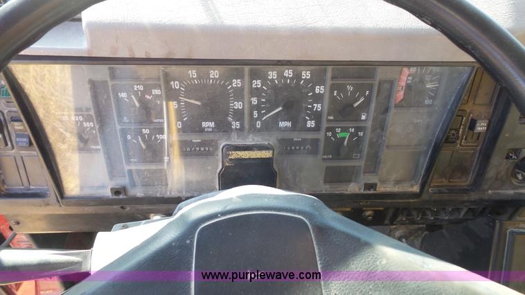 image for item L3696 2002 International F4900 dump truck