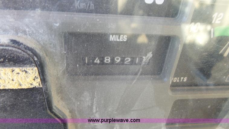 image for item L3696 2002 International F4900 dump truck