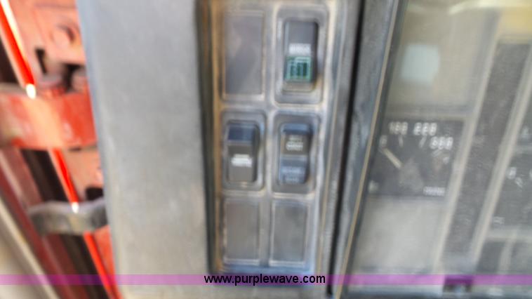 image for item L3696 2002 International F4900 dump truck