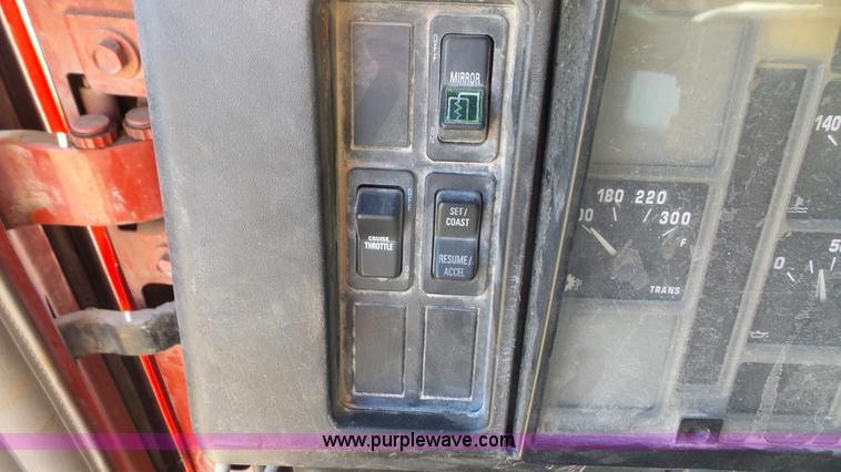 image for item L3696 2002 International F4900 dump truck