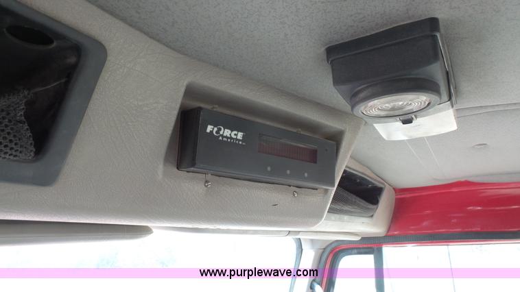 image for item L3696 2002 International F4900 dump truck