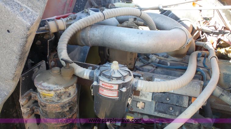 image for item L3696 2002 International F4900 dump truck