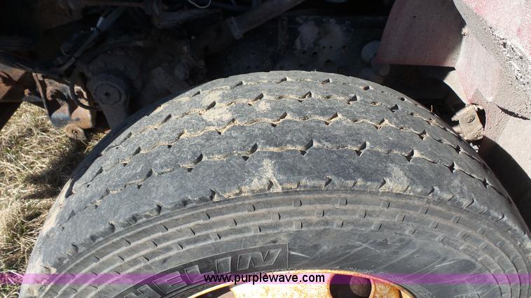 image for item L3696 2002 International F4900 dump truck