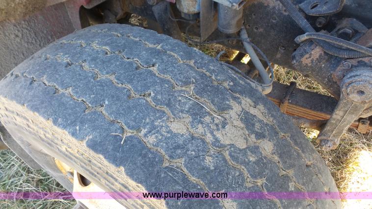 image for item L3696 2002 International F4900 dump truck