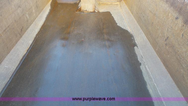 image for item L3696 2002 International F4900 dump truck