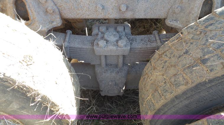 image for item L3696 2002 International F4900 dump truck