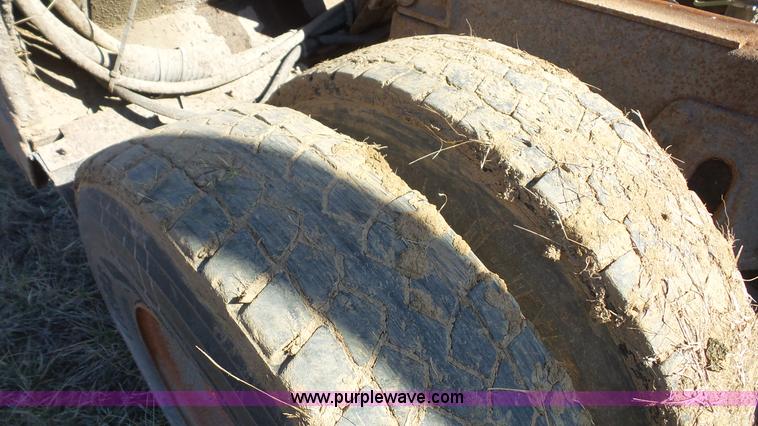 image for item L3696 2002 International F4900 dump truck