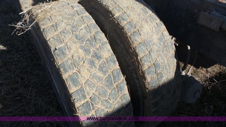 image for item L3696 2002 International F4900 dump truck