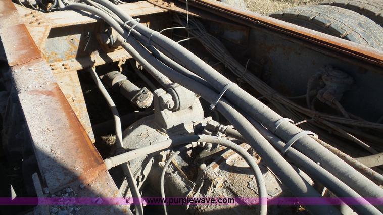 image for item L3696 2002 International F4900 dump truck