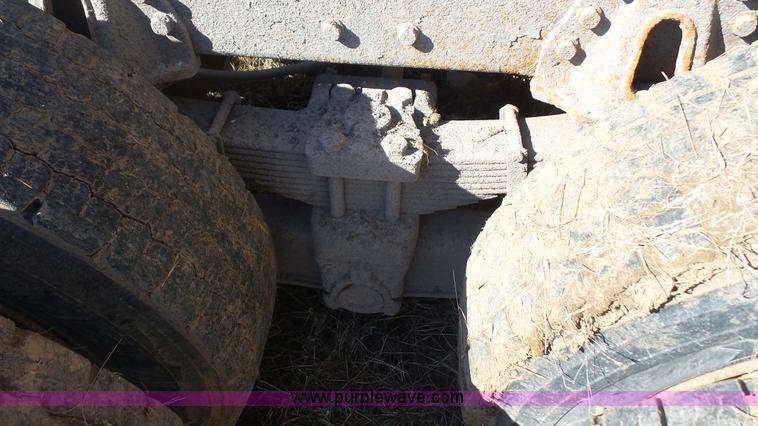 image for item L3696 2002 International F4900 dump truck