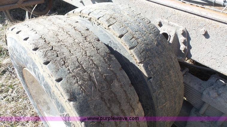 image for item L3696 2002 International F4900 dump truck