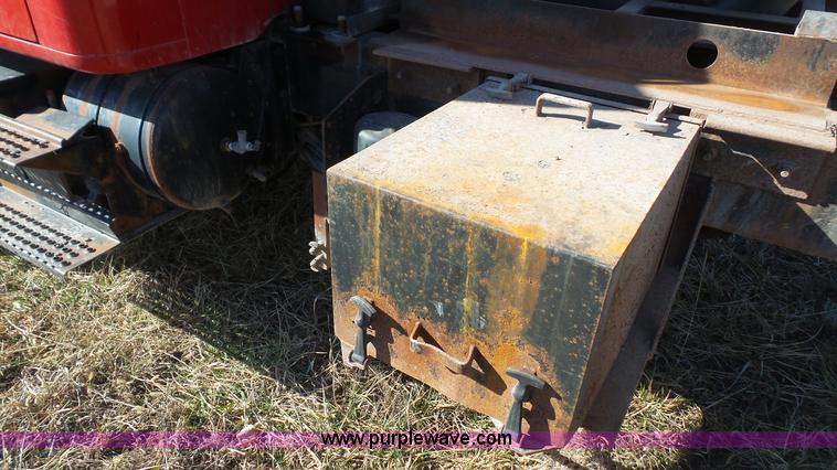 image for item L3696 2002 International F4900 dump truck