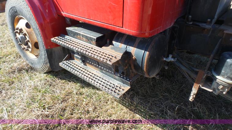 image for item L3696 2002 International F4900 dump truck