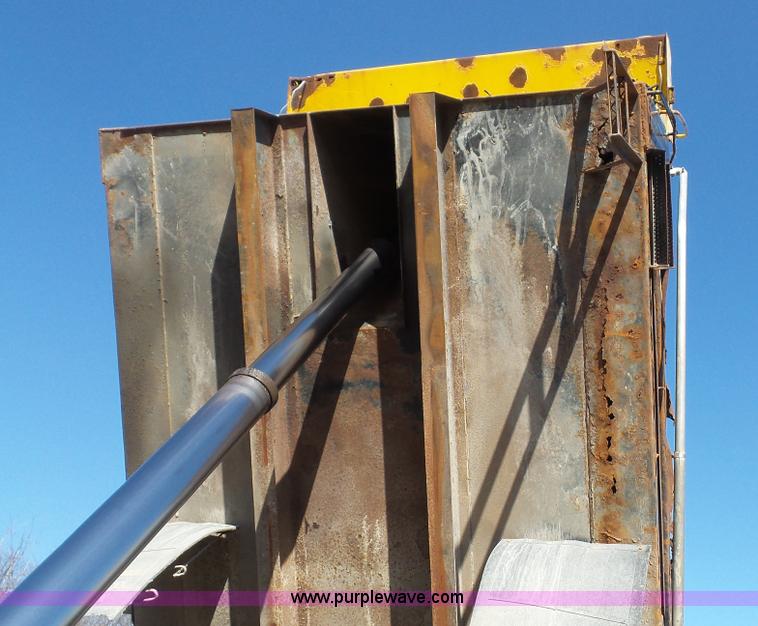 image for item L3696 2002 International F4900 dump truck