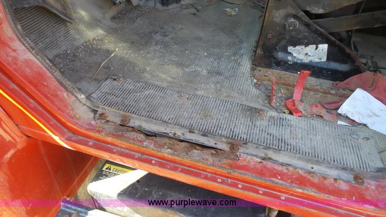 image for item L3696 2002 International F4900 dump truck