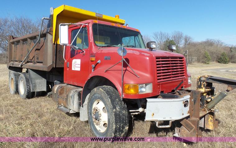 image for item L3697 2000 International F4900 dump truck