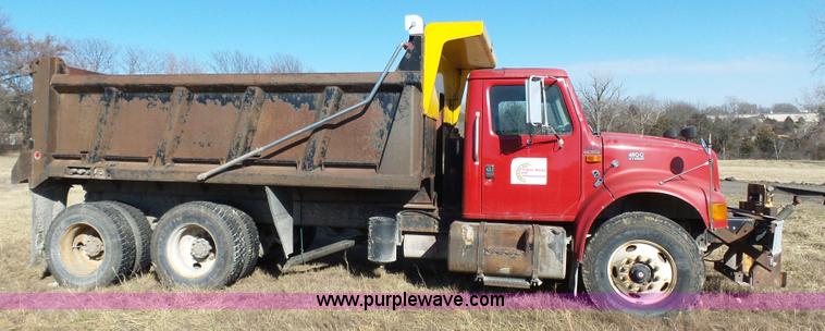 image for item L3697 2000 International F4900 dump truck
