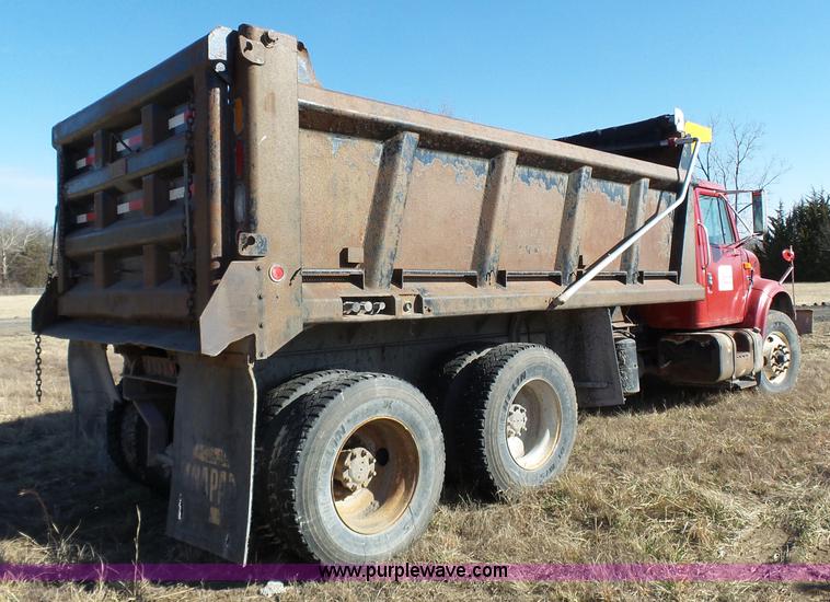 image for item L3697 2000 International F4900 dump truck
