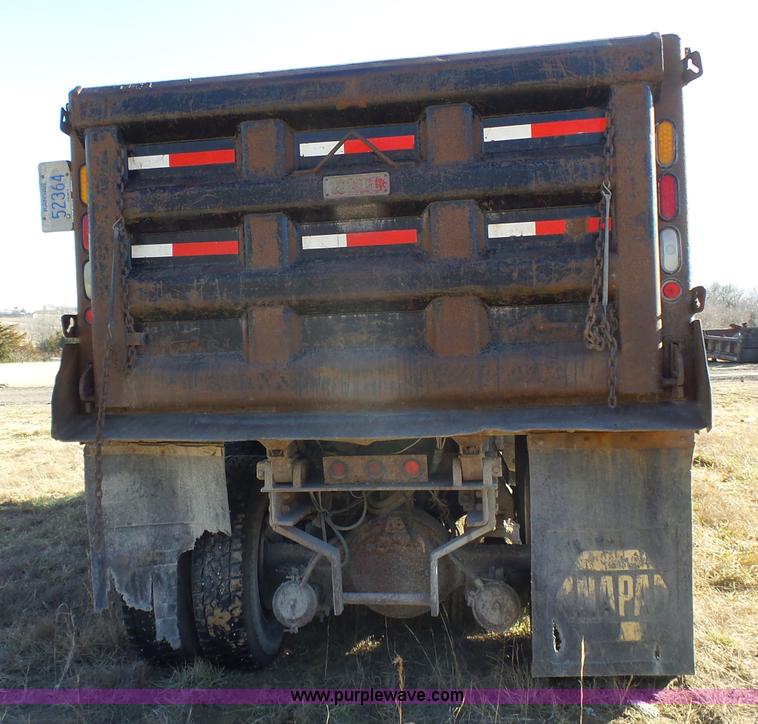 image for item L3697 2000 International F4900 dump truck