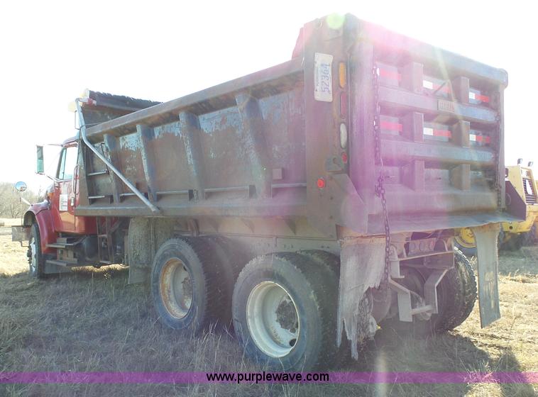 image for item L3697 2000 International F4900 dump truck