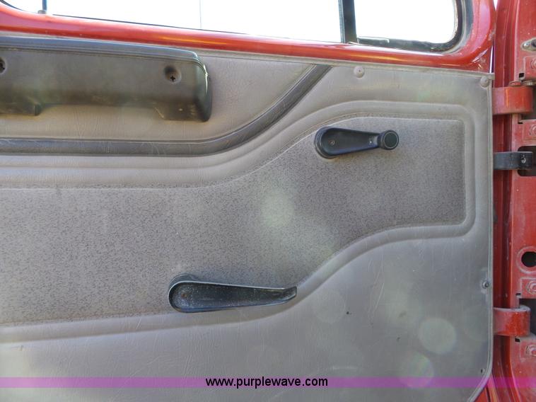 image for item L3697 2000 International F4900 dump truck