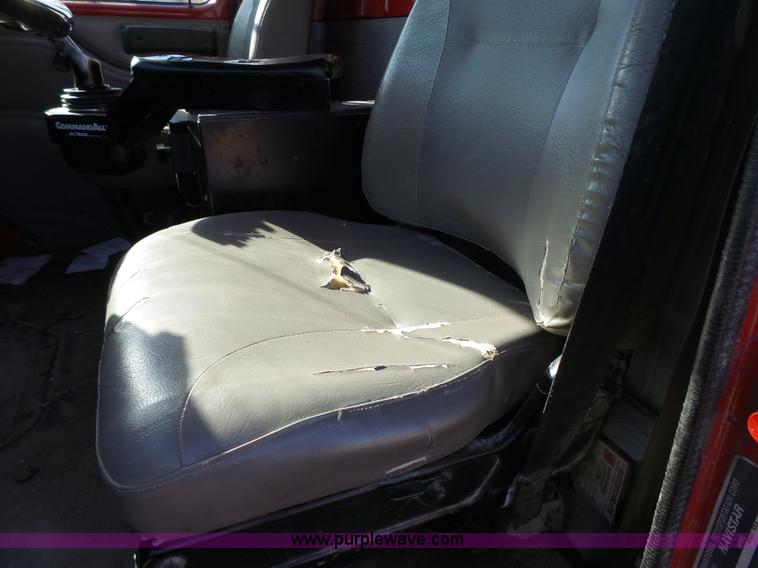 image for item L3697 2000 International F4900 dump truck