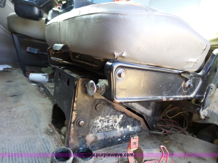 image for item L3697 2000 International F4900 dump truck