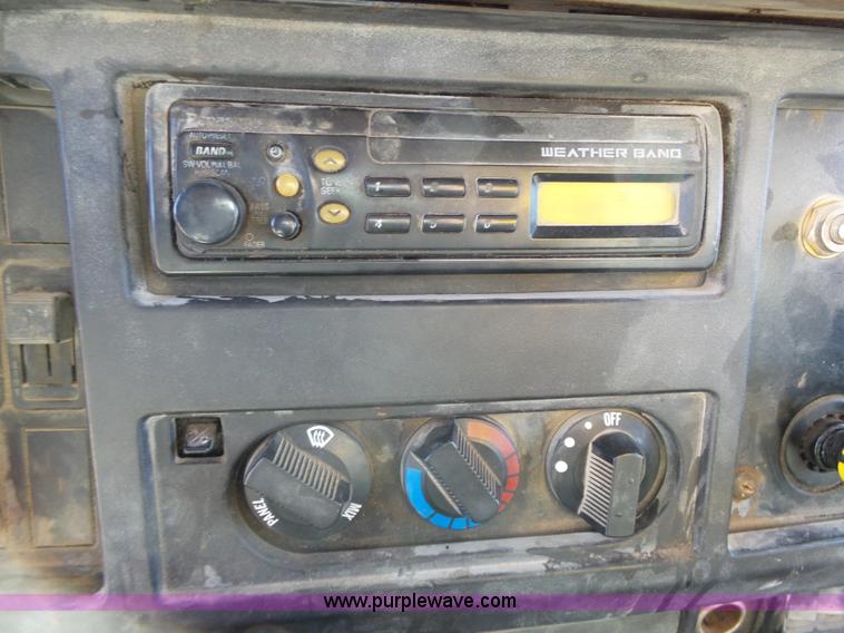 image for item L3697 2000 International F4900 dump truck