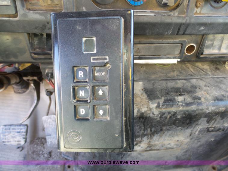 image for item L3697 2000 International F4900 dump truck