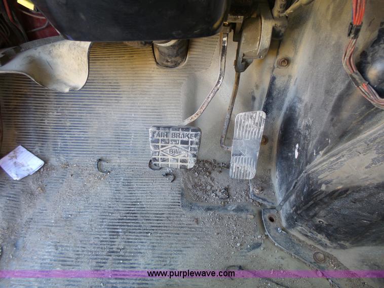 image for item L3697 2000 International F4900 dump truck