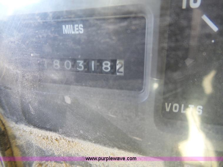 image for item L3697 2000 International F4900 dump truck