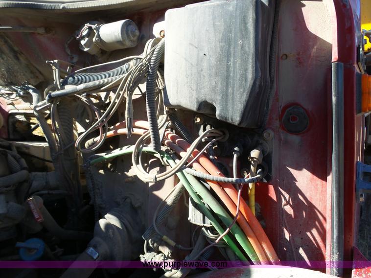 image for item L3697 2000 International F4900 dump truck