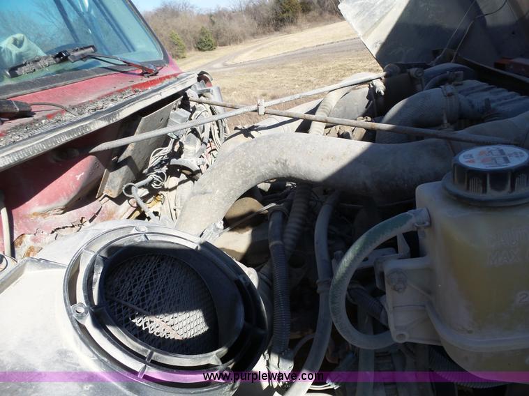 image for item L3697 2000 International F4900 dump truck