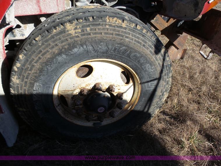 image for item L3697 2000 International F4900 dump truck