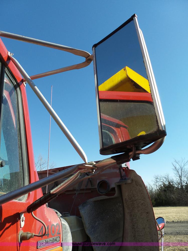 image for item L3697 2000 International F4900 dump truck