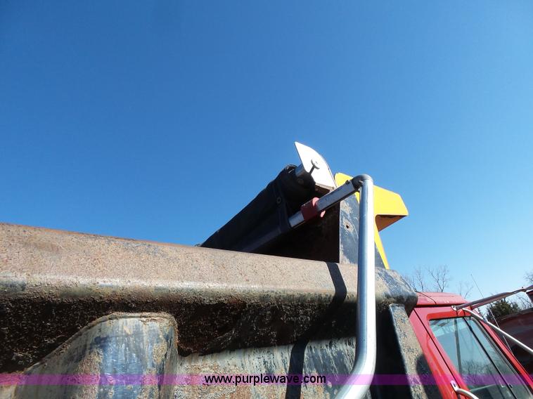 image for item L3697 2000 International F4900 dump truck