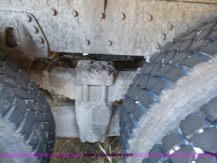 image for item L3697 2000 International F4900 dump truck