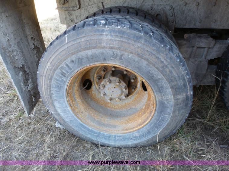 image for item L3697 2000 International F4900 dump truck